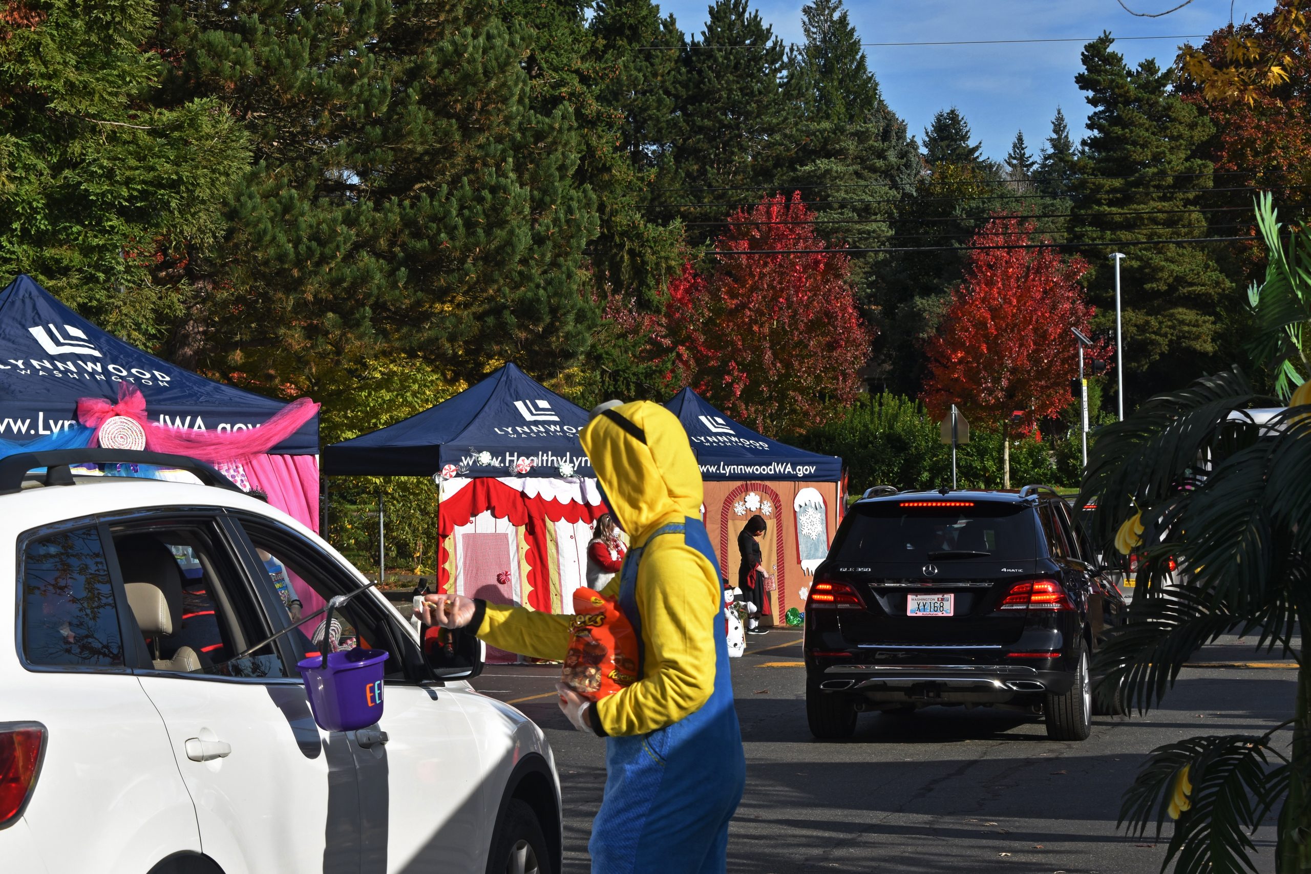 Lynnwood Comes Together For Special Drive Thru Halloween Lynnwood Times