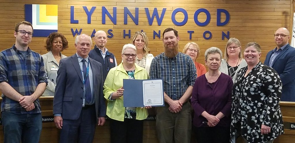 Councilmember Ross presenting Arbor Day proclamation.