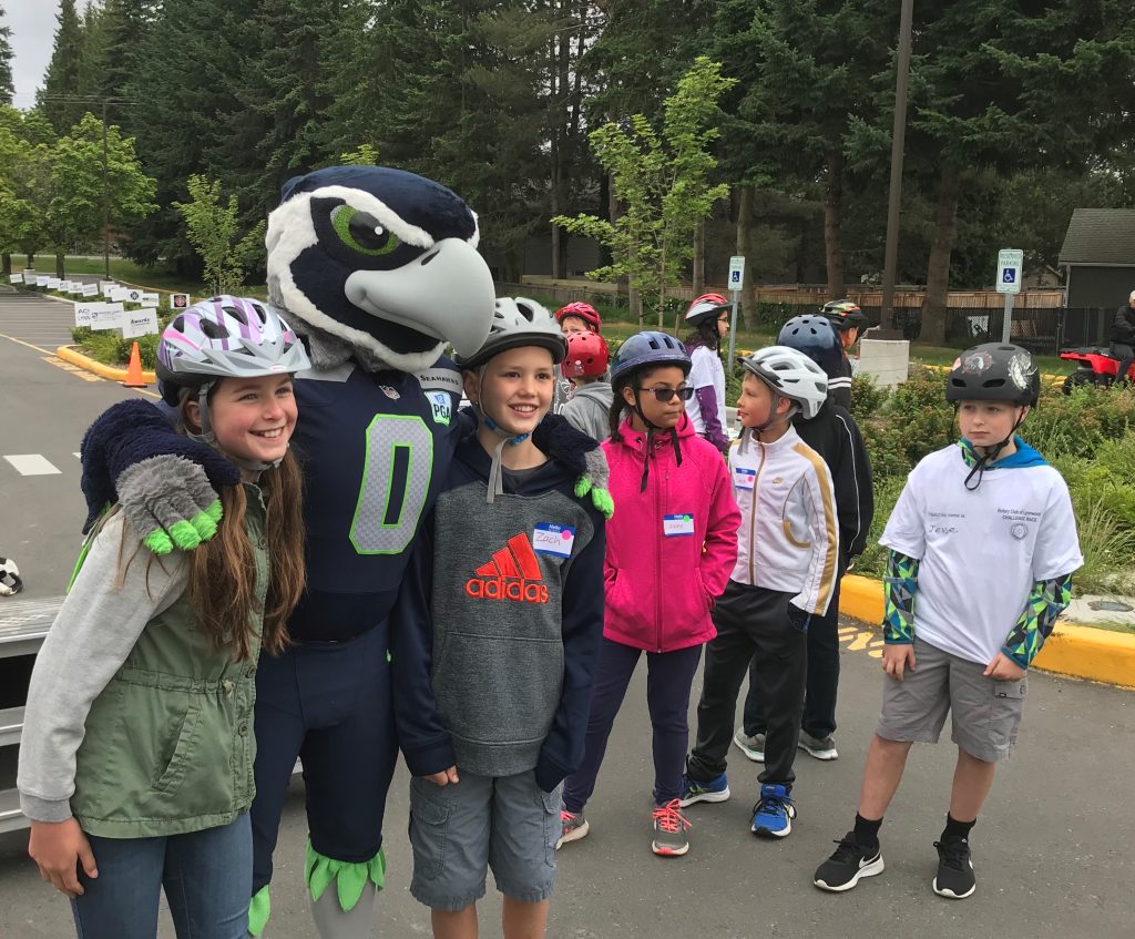 Lynnwood Times photo by Luke Putvin. Blitz of the Seattle Seahawks with participants at the Lynnwood Rotary Challenge Race on June 22.