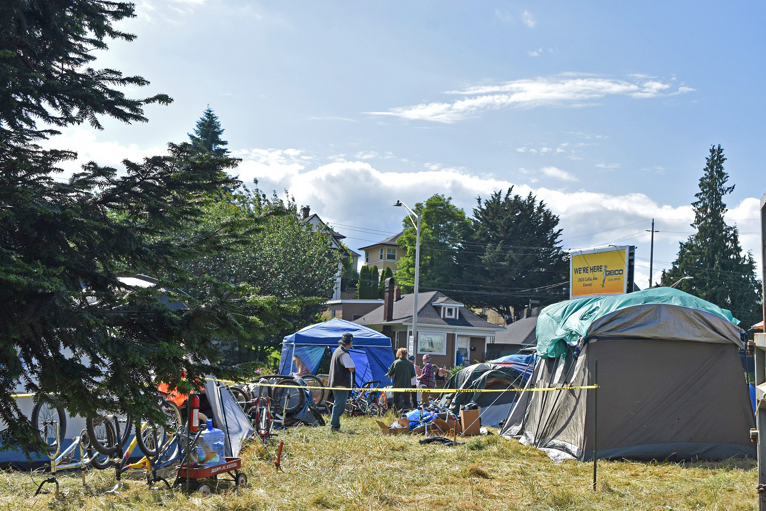 Nonprofit sets up new homeless encampment following Snohomish County ...