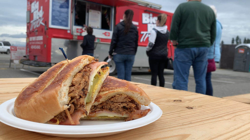 are dogs allowed at the everett food truck festival 2021