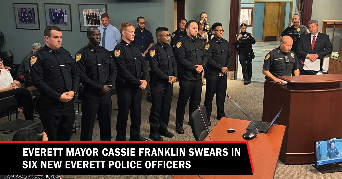 Mayor Franklin swears in six new Everett Police Officers Lynnwood Times