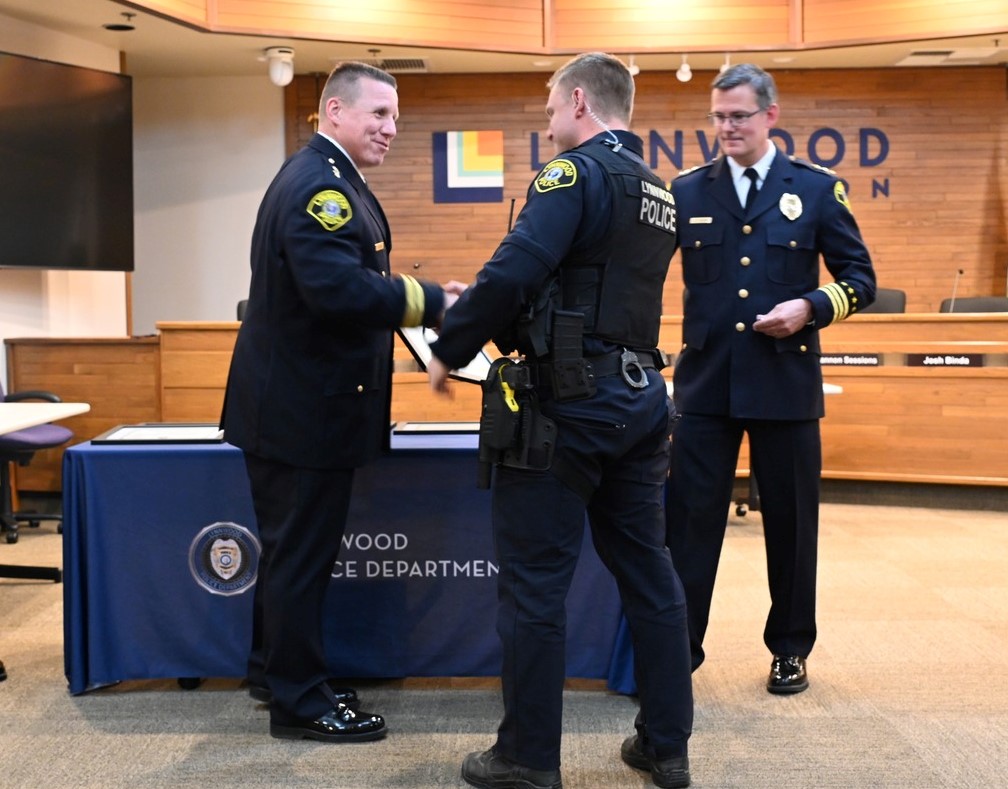 Lynnwood Police Officers honored with Letter of Commendation for heroic ...