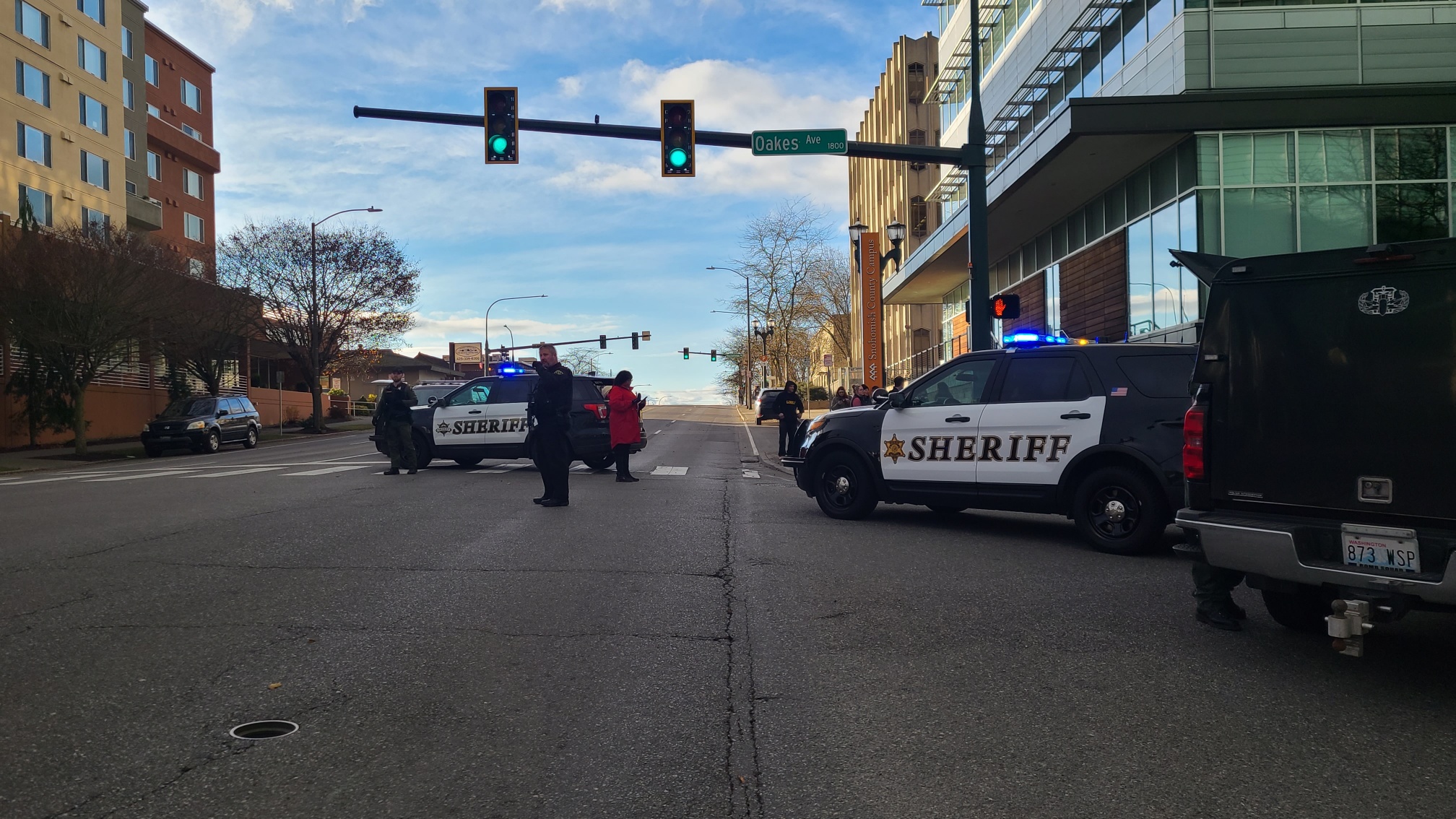 Armed man in County courthouse has Everett in lockdown - Lynnwood Times