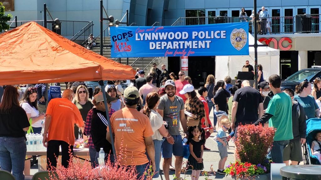 lynnwood cops and kids
