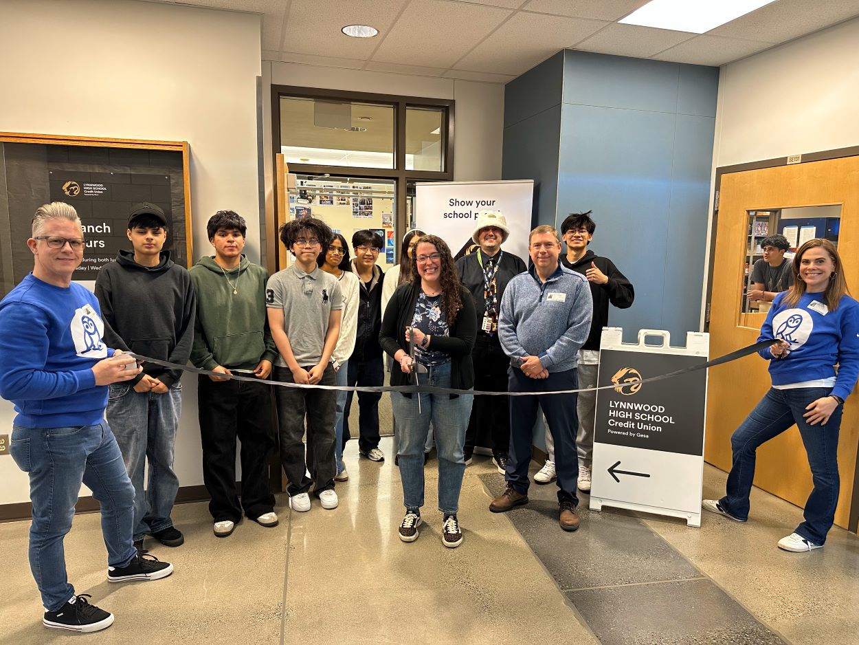 Gesa Credit Union announces new student-run Lynnwood High School Branch ...
