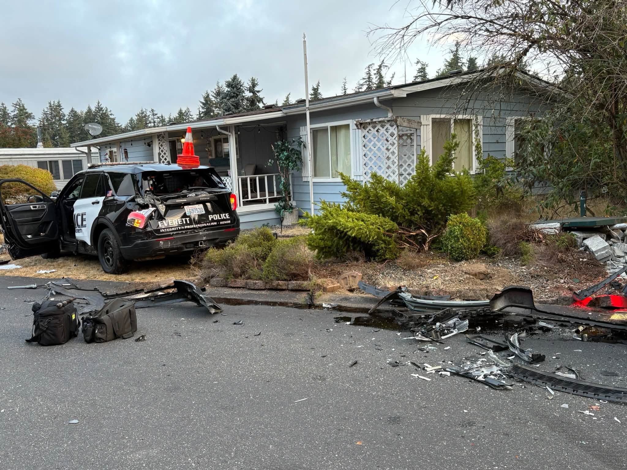 Everett police officers